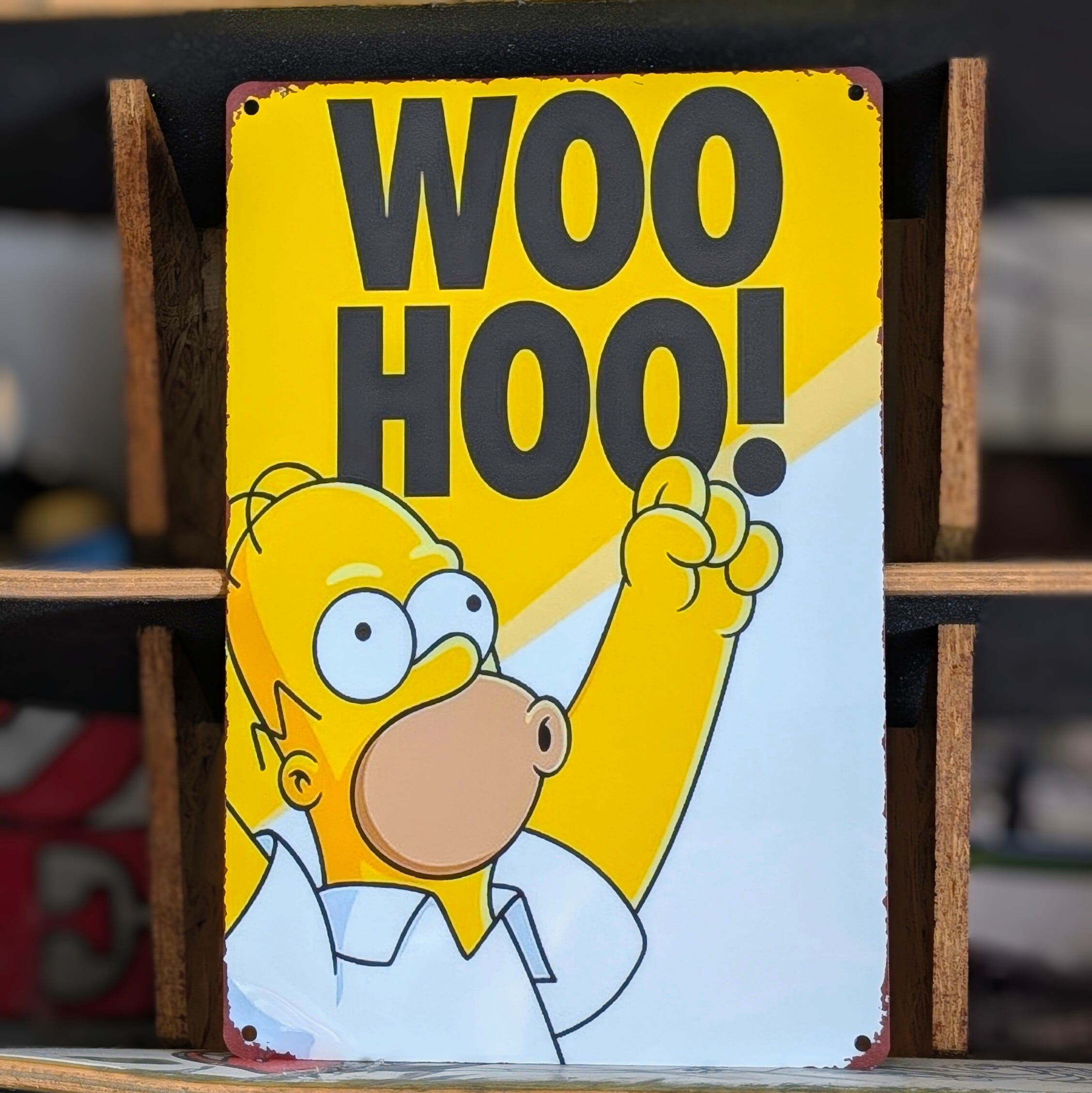 送料無料！ちょうどいいブリキ看板【 The Simpsons （ シンプソンズ ）】『 WOO HOO！ホーマーテンション上げ上げっ！ 』 METAL SIGN / メタルサイン / ブリキ看板 / サインボード / ビンテージ加工 〚アメリカン雑貨 アメトイ〛