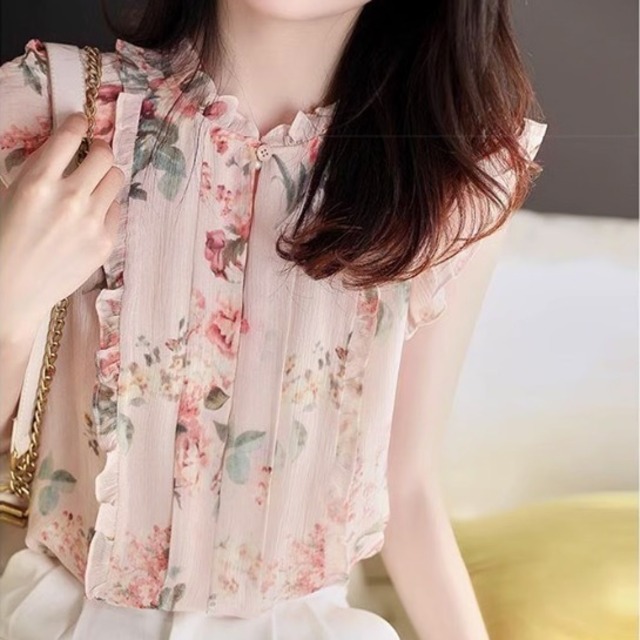 レディース トップス ブラウス カットソー  白トップス 袖なし ノースリーブ フレアスリーブ 襟なし スタンドカラー 切り替えデザイン ドッキング フリル 前開き 透け感 薄手 かわいい 大人可愛い きれいめ シンプル カジュアル 上品 おしゃれ お洒落 レトロ 大人女子 こなれ感 ラフ ラブリー キュート ガーリー 個性的 クール モード系 エレガント モダン 主役級 存在感 抜け感 レディース デート お出かけ 女子会 休日 着回し 普段使い ファッション コーデ スタイル モテ 色展開