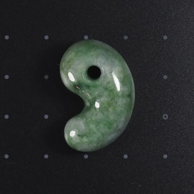 糸魚川翡翠 緑まだら まがたま 勾玉 10.5g Itoigawa Spotted Green 