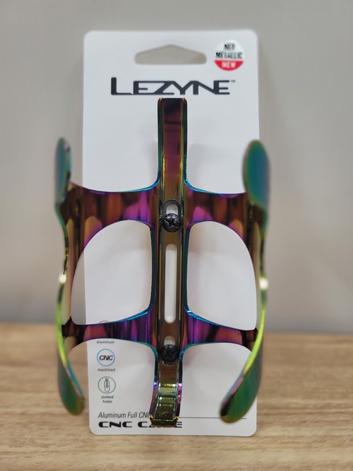 LEZYNE(レザイン)　CNC CAGE NEO METALLICボトルゲージ　NEO METALLIC