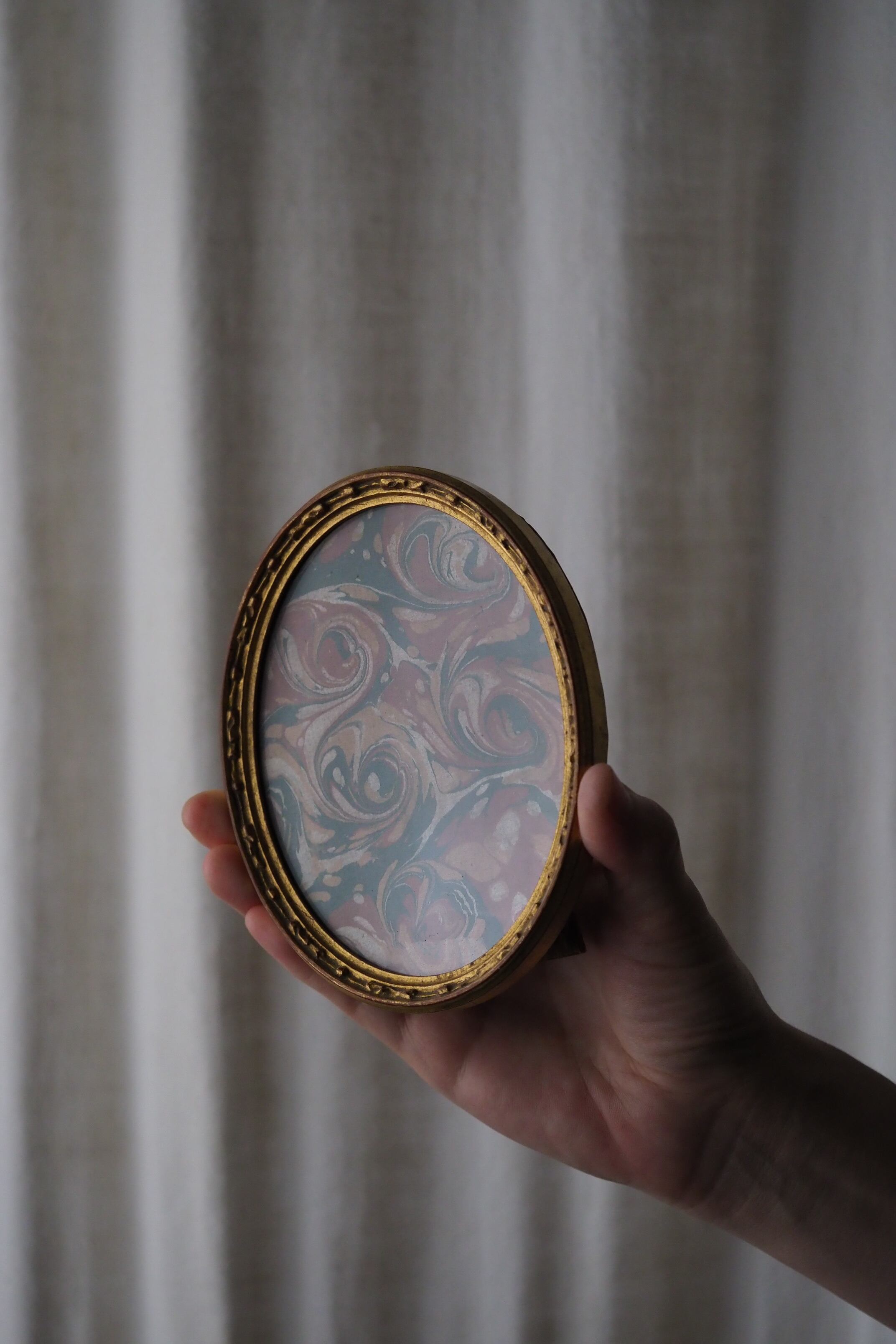 小さな楕円額縁-antique oval stand frame | アンティーク