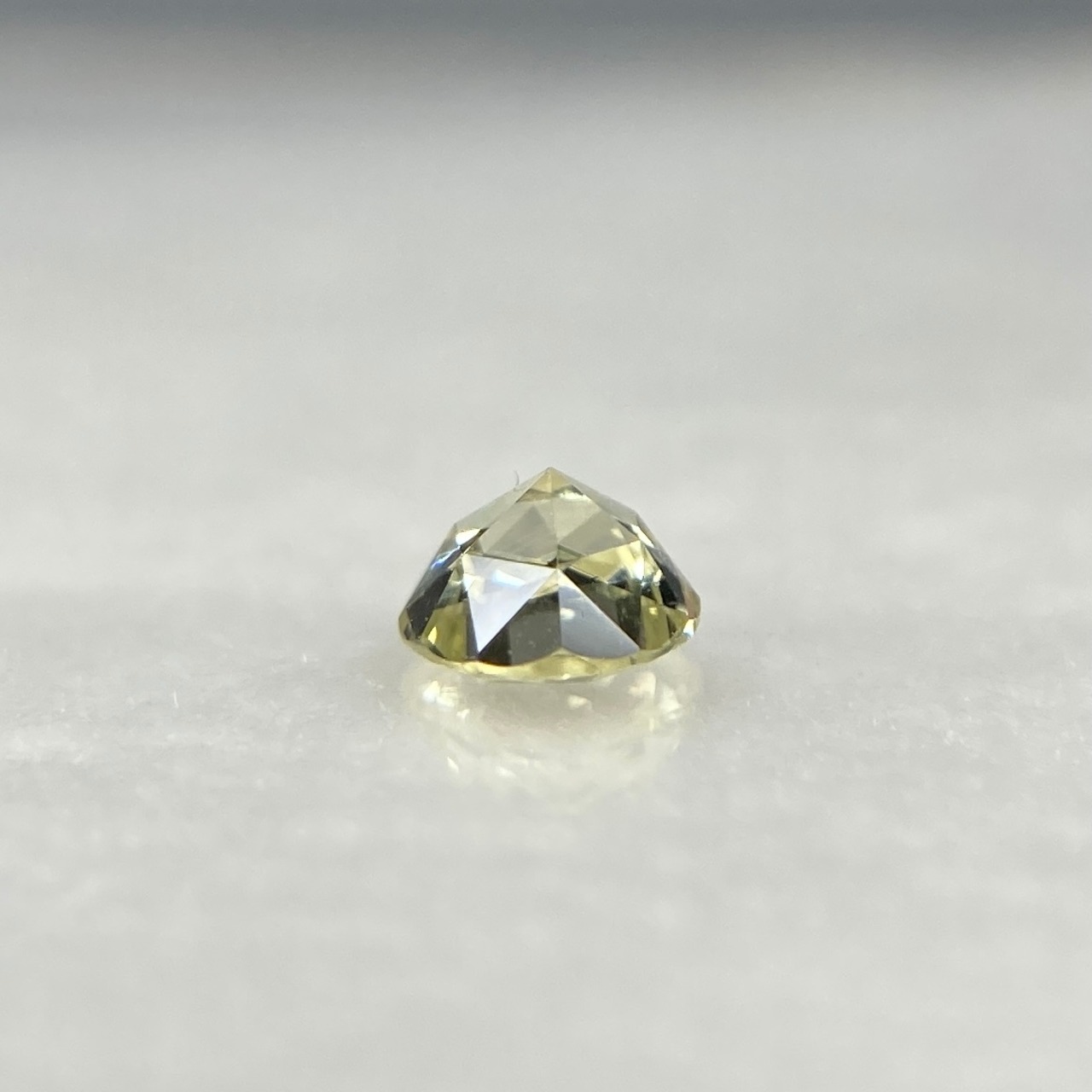 ローズカットサファイア  約3.3mm*2.2mm r-0588
