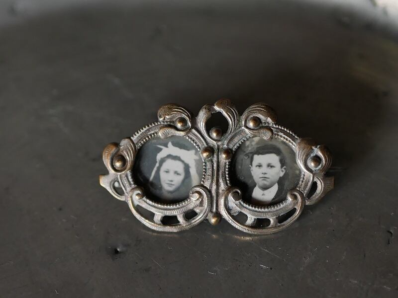 フランスアンティーク やどりぎのフォトブローチ ヤドリギ フォトフレーム ブローチ フランスアンティーク