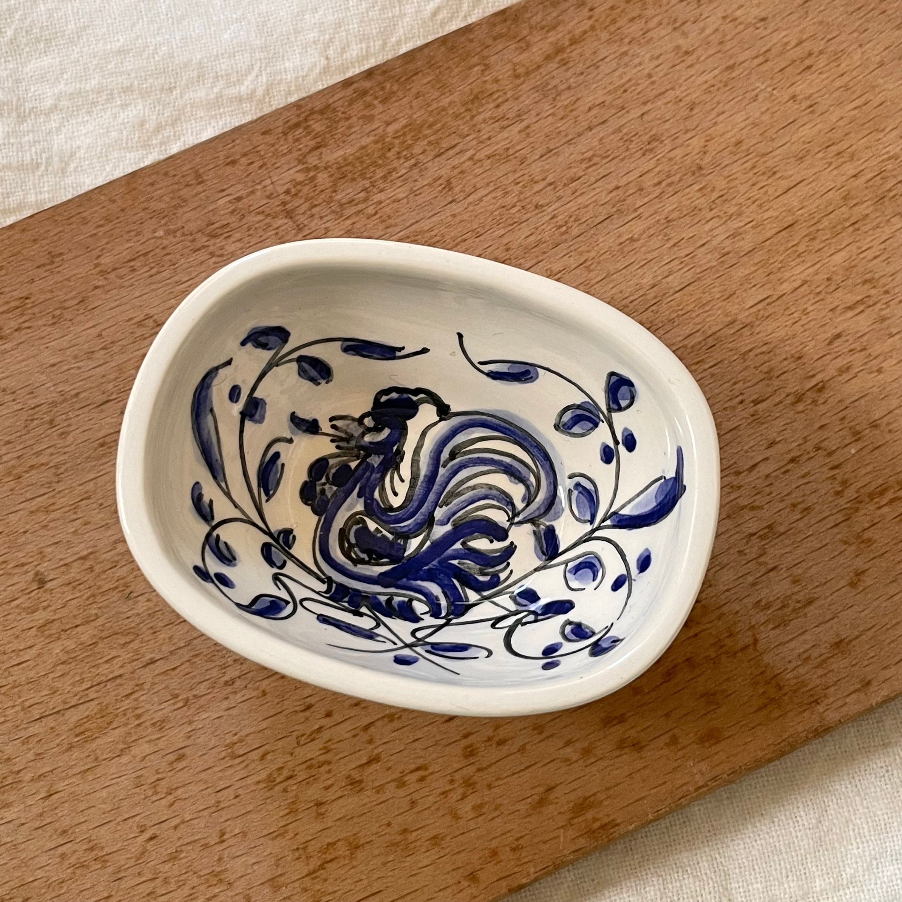 手描きのニワトリの深皿