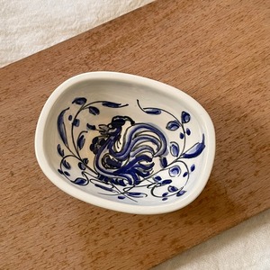 手描きのニワトリの深皿