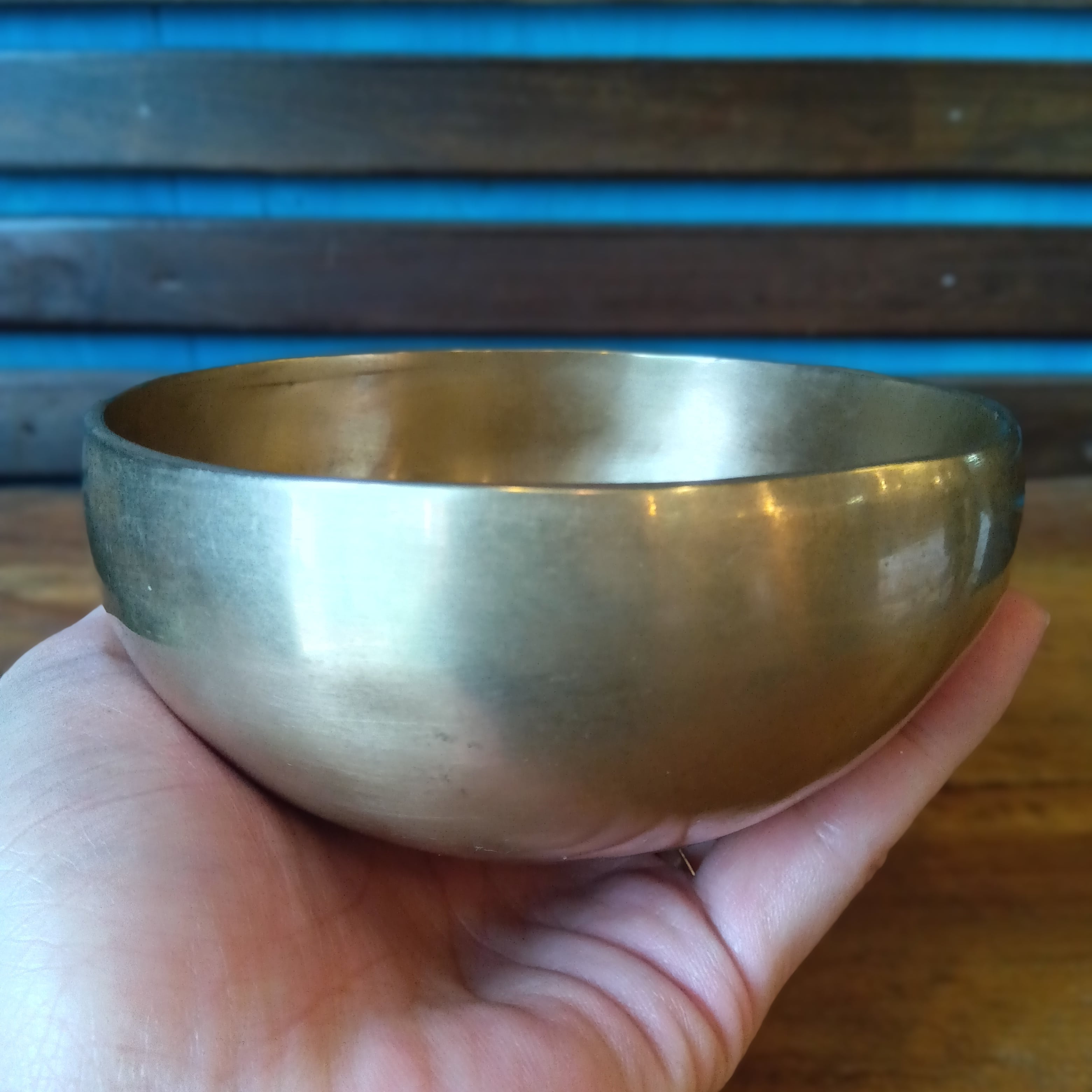 ネパール製 ハンドメイド シンギングボウル（約9.5cm）木製スティック