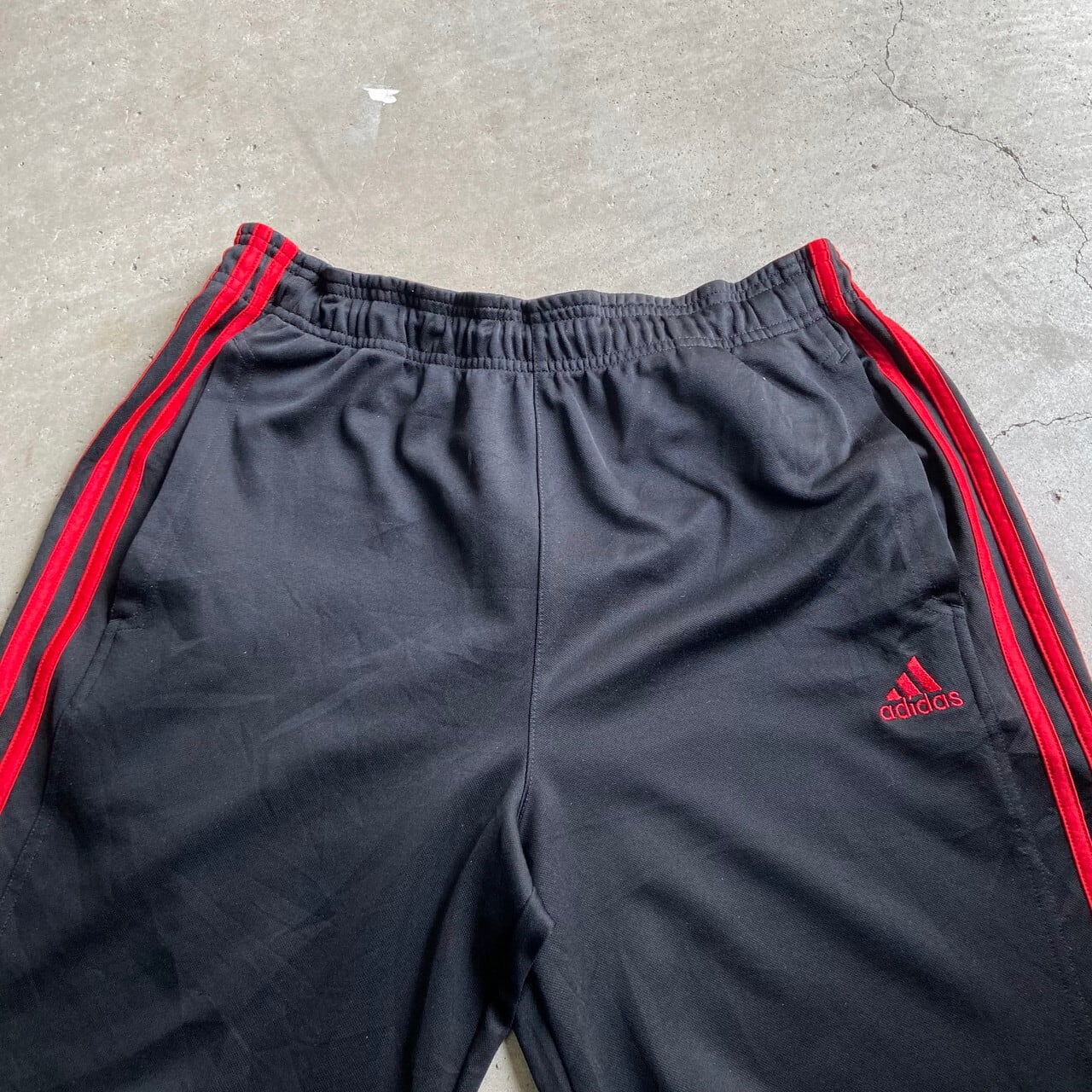 adidas アディダストラックパンツ ジャージパンツ パフォーマンスロゴ