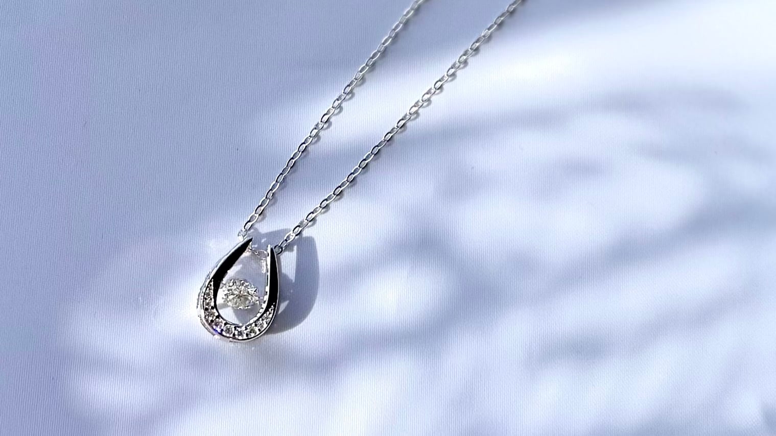 ホースシューネックレス