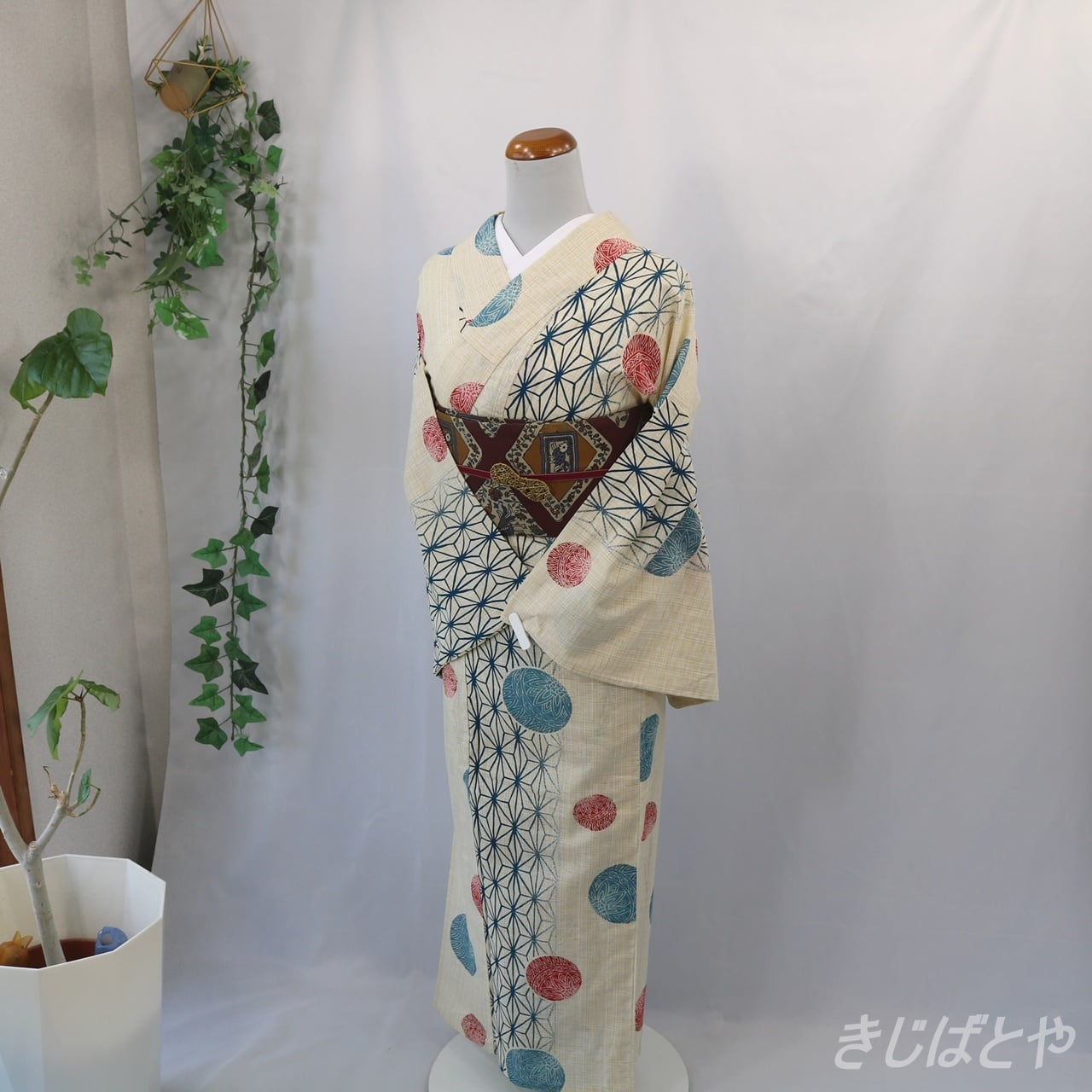 綿麻浴衣 練色に鞠 蘇芳と藍砥茶 | きじばとや