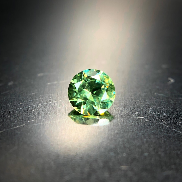 爽やかな若草色と虹色の煌めき 0.16ct 天然 デマントイドガーネット