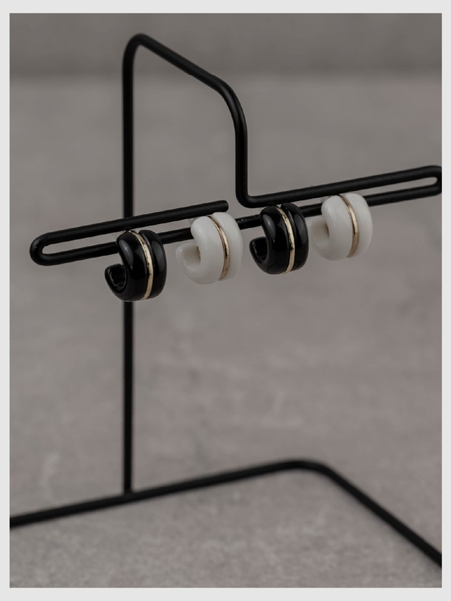 Pierce -Black/White-
