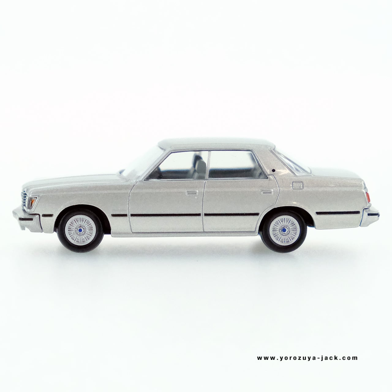 トミカリミテッドヴィンテージネオ LV-N78b トヨタ クラウン 4ドア