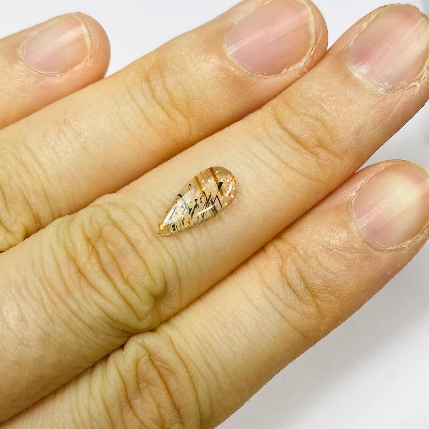 雨にのぼるレインボーラティスサンストーン3