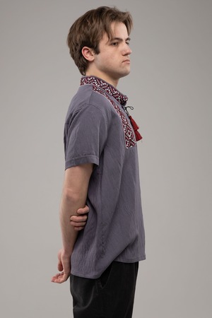 【男女兼用モデル】ウクライナ手刺繍ヴィシヴァンカ　半袖　フリーサイズ