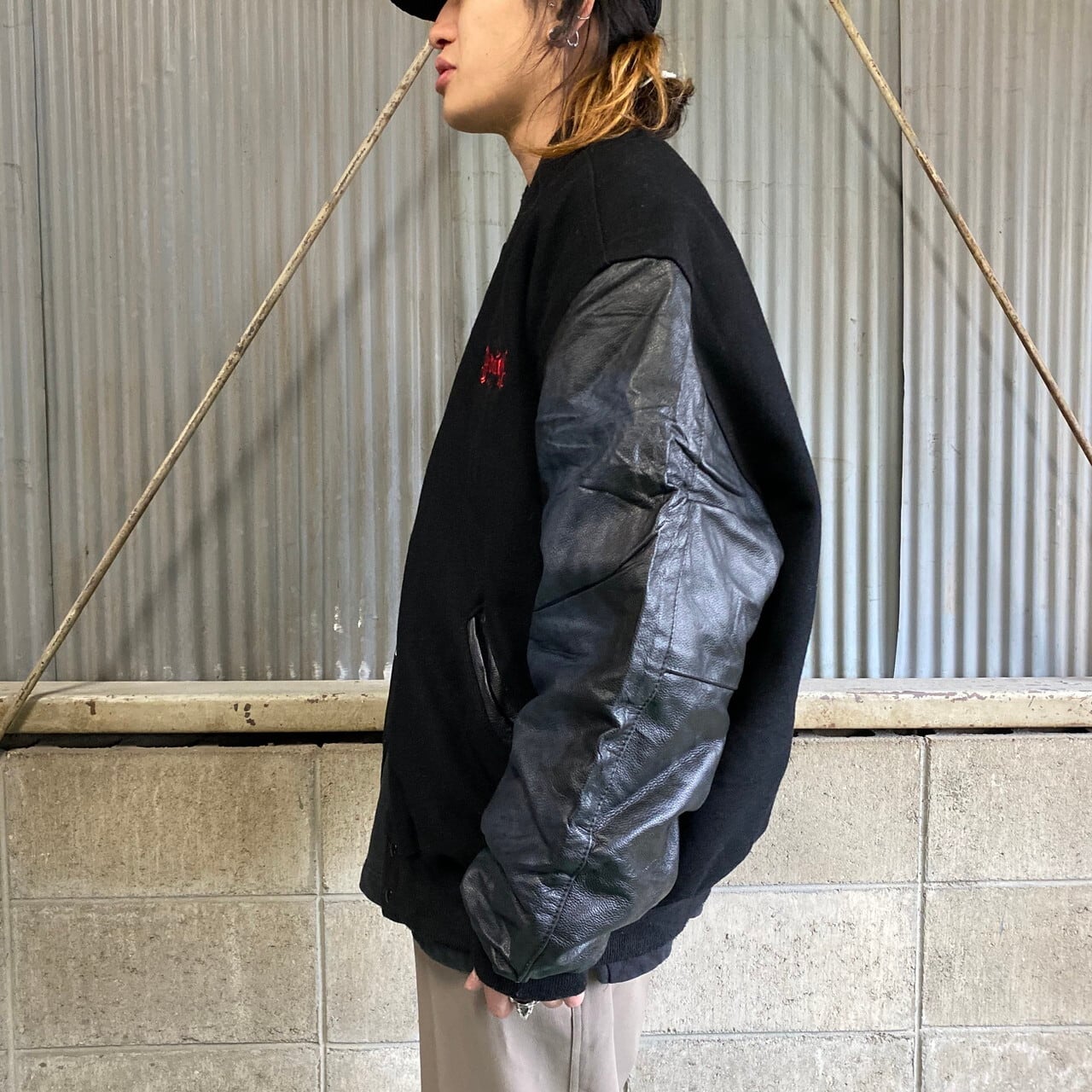 SUMAC ウールスタジャン　無地　オールブラック　袖レザー　襟レザー　カナダ製 SUMAC ウールスタジャン 無地 オールブラック 袖レザー 襟レザー