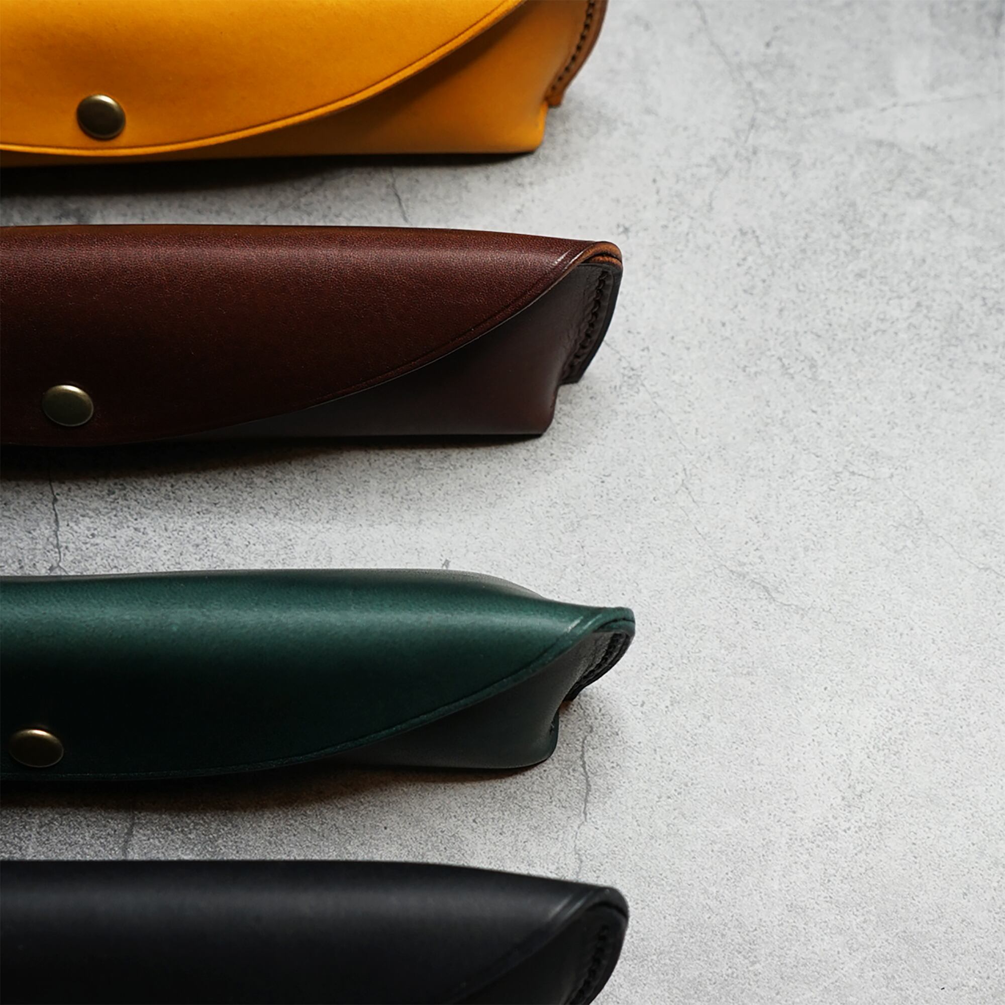 送料無料] ペントレイのように使える tenui-手縫い イタリアンレザー