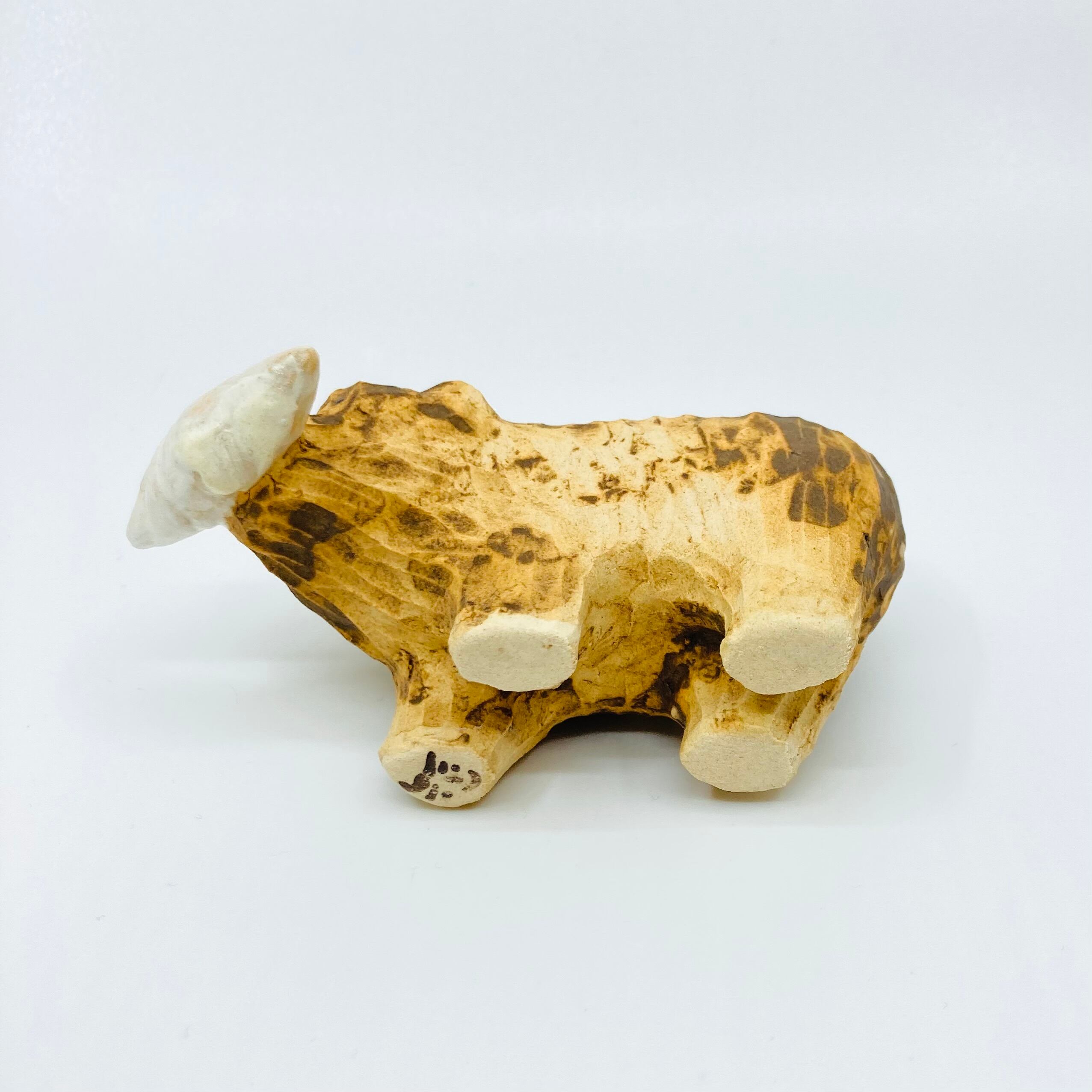 木彫り熊（ソフトクリーム）の置き物 / すずきたまみ / 陶芸作品
