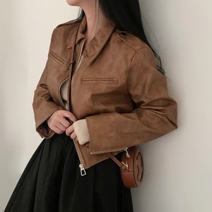 アウター レディース 送料無料 2色 ジャケット ブレザー ショート ミディアム丈 襟付き フェイクレザー PU ドロップショルダー ストレート ビッグシルエット オーバーシルエット 長袖 体型カバー 華奢見え 細見え 脚長 ボタン 春 春服 夏 夏服 爽やか 涼し 重ね着 普段使い カジュアル こなれ感 抜け感 きれいめ シンプル ラフ おしゃれ お洒落 上品 カッコイイ かっこいい メンズライク ボーイッシュ 10代 20代 30代 デート 学生 おでかけ 着回し ブラック ブラウン ワンサイズ