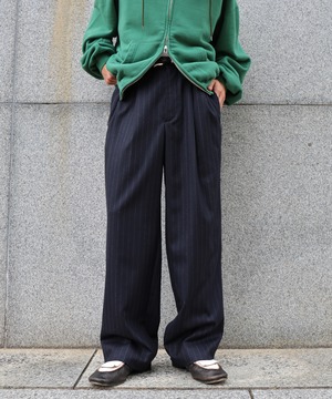 UNIVERSAL PRODUCTS. / 253-60507 WOOL 2 TUCK TROUSERS(NAVY STRIPE)