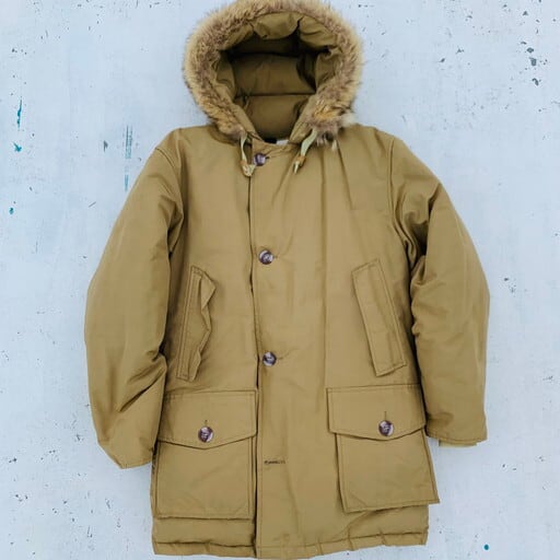 70's Woolrich ウールリッチ ARCTIC PARKA アークティックパーカー オリジナル ダウンジャケット ベージュ コヨーテファー  白タグ アウトドア 極寒仕様 XS 希少 ヴィンテージ | agito vintage powered by BASE