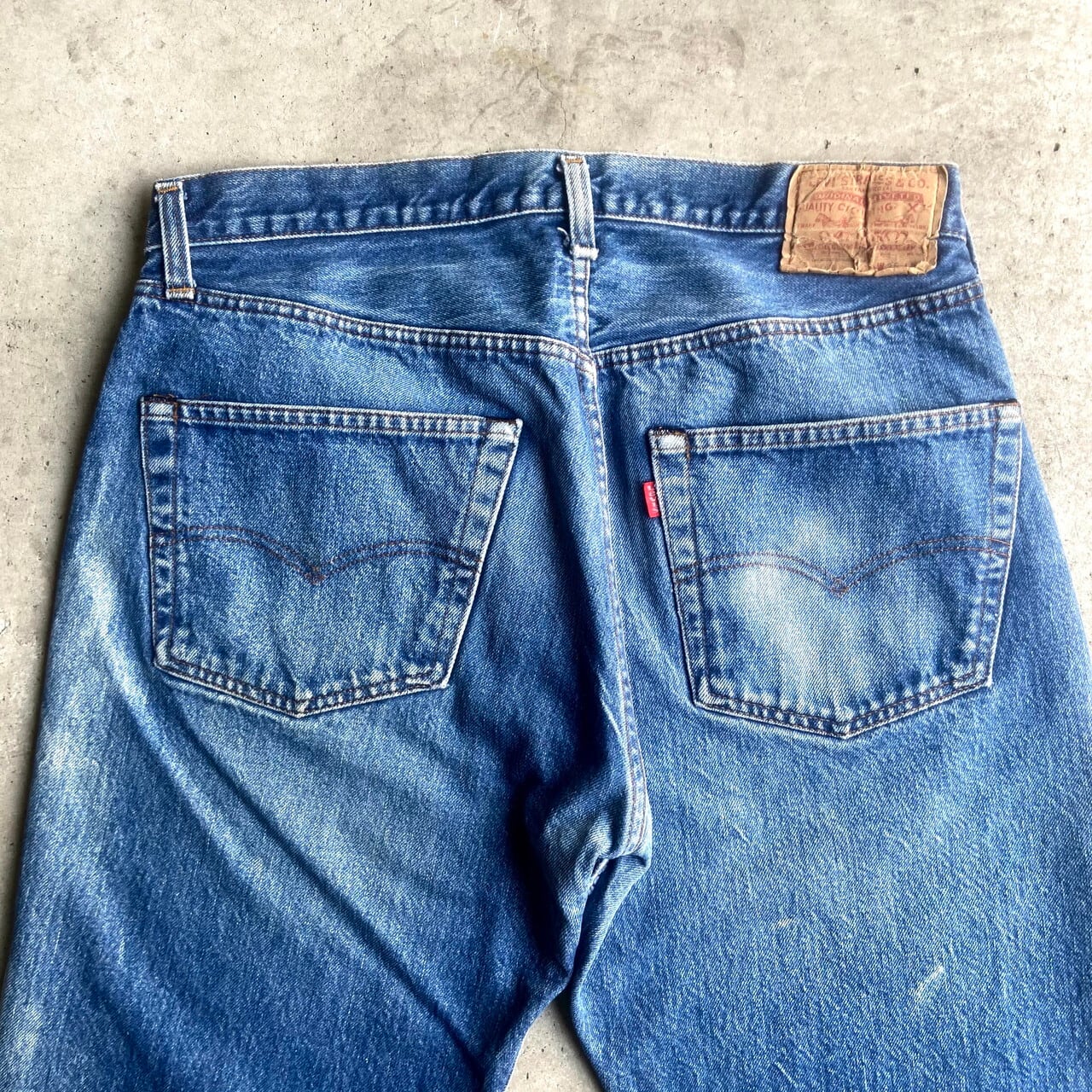 80年代 ビンテージ Levi's リーバイス 501 赤耳 黒カンヌキ ストレート デニムパンツ ジーンズ 実寸W33 L30 メンズ 古着 80s  ヴィンテージ【デニムパンツ】【VTG】 | cave 古着屋【公式】古着通販サイト