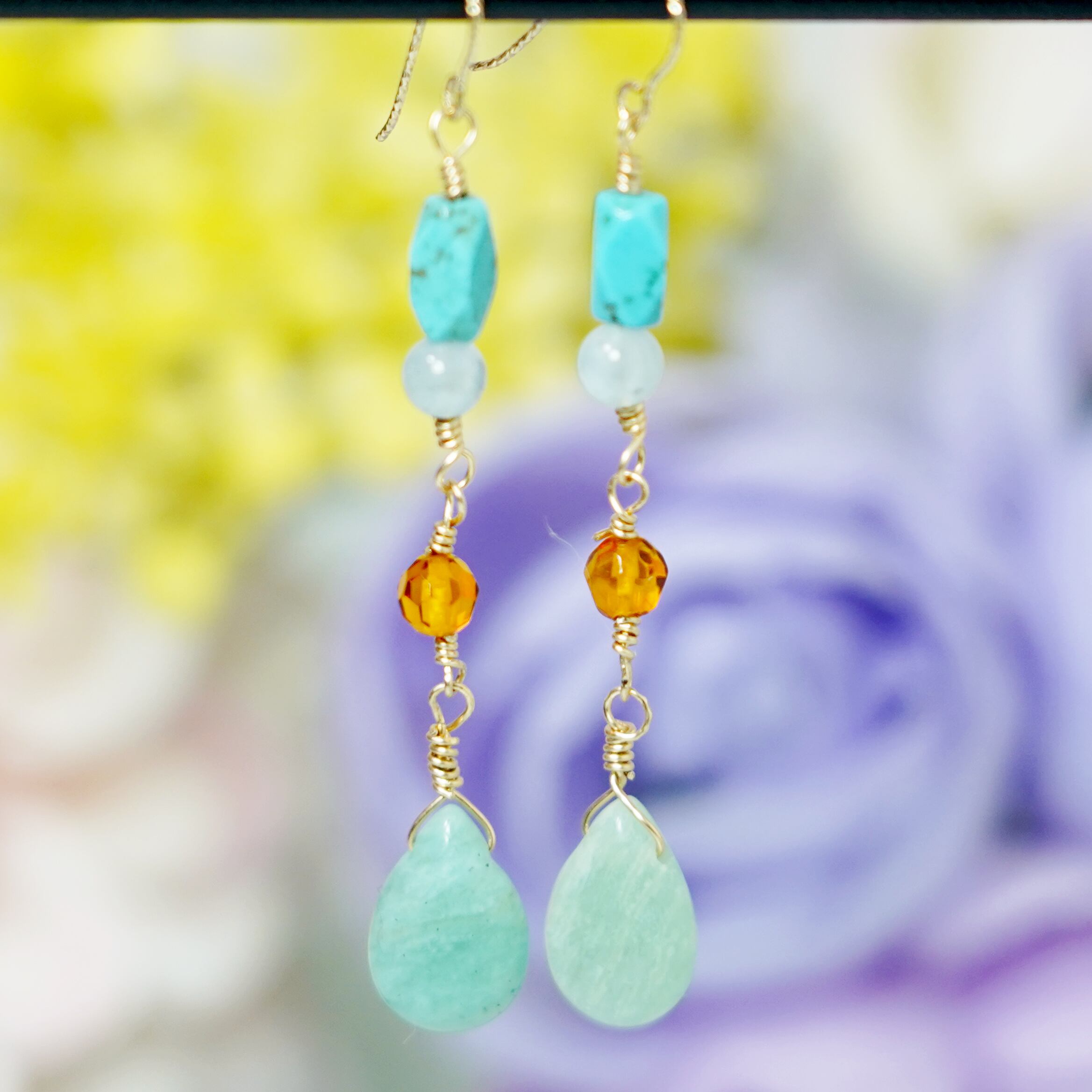 skygrayです14kgfホワイトクレイジーレースアゲートのピアス skygray様