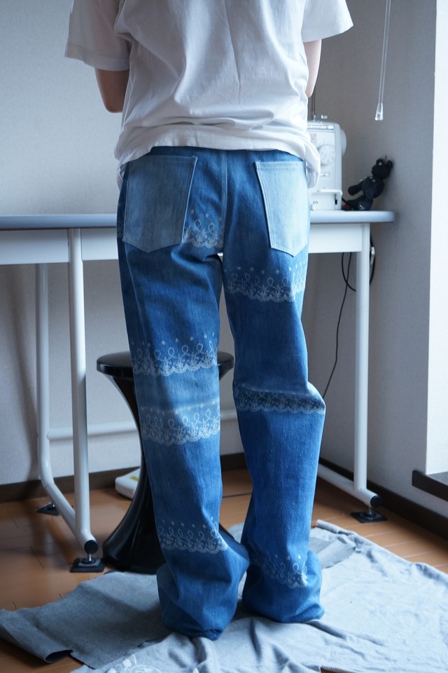 【one-of-a-kind】Mid-Rise Trace Denim – Blue Flower (Size S)