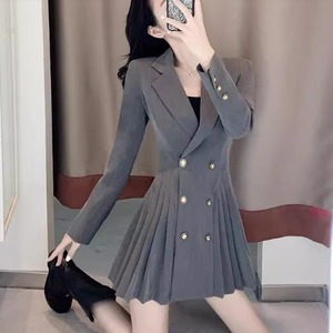 【送料無料】 ミニドレス 2色 Aライン 長袖 Vネック 襟付き プリーツ スーツ風 ボタン エレガント 可愛い 大人可愛い きれいめ シンプル カジュアル シック コンサバ 華やか 大人 上品 おしゃれ お洒落 主役級 こなれ感 高級感 フェミニン 無地 冬 10代 20代 レディース 女性用 ママ お出かけ 女子会 お呼ばれ 休日 お茶会 入学式 結婚式 二次会 パーティ 演奏会 普段使い ファッション コーデ スタイル 体型カバー 美脚 脚長 定番 着痩せ 垢抜け 存在感