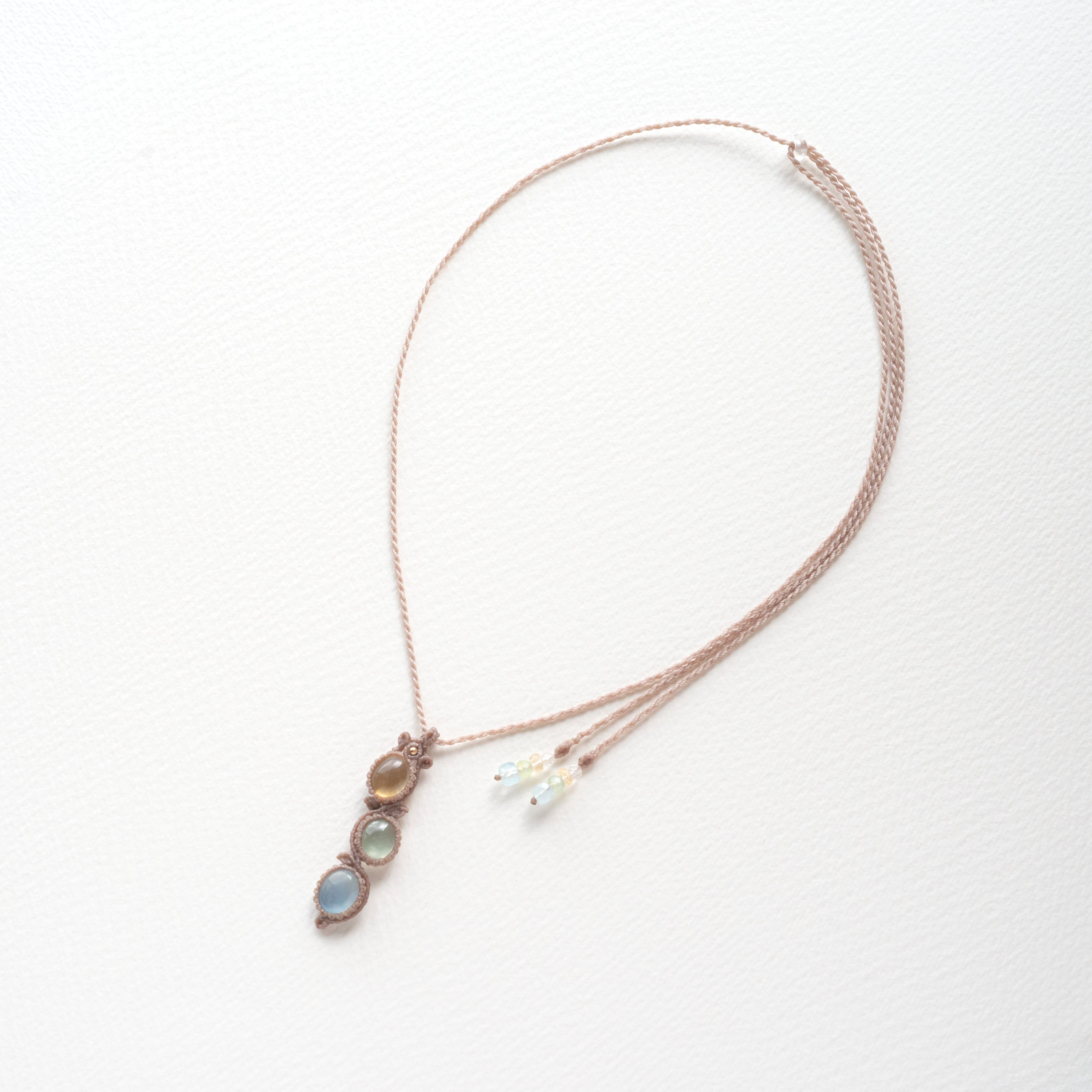 シトリン×プレナイト×アクアマリンのマクラメ編み 天然石ネックレス