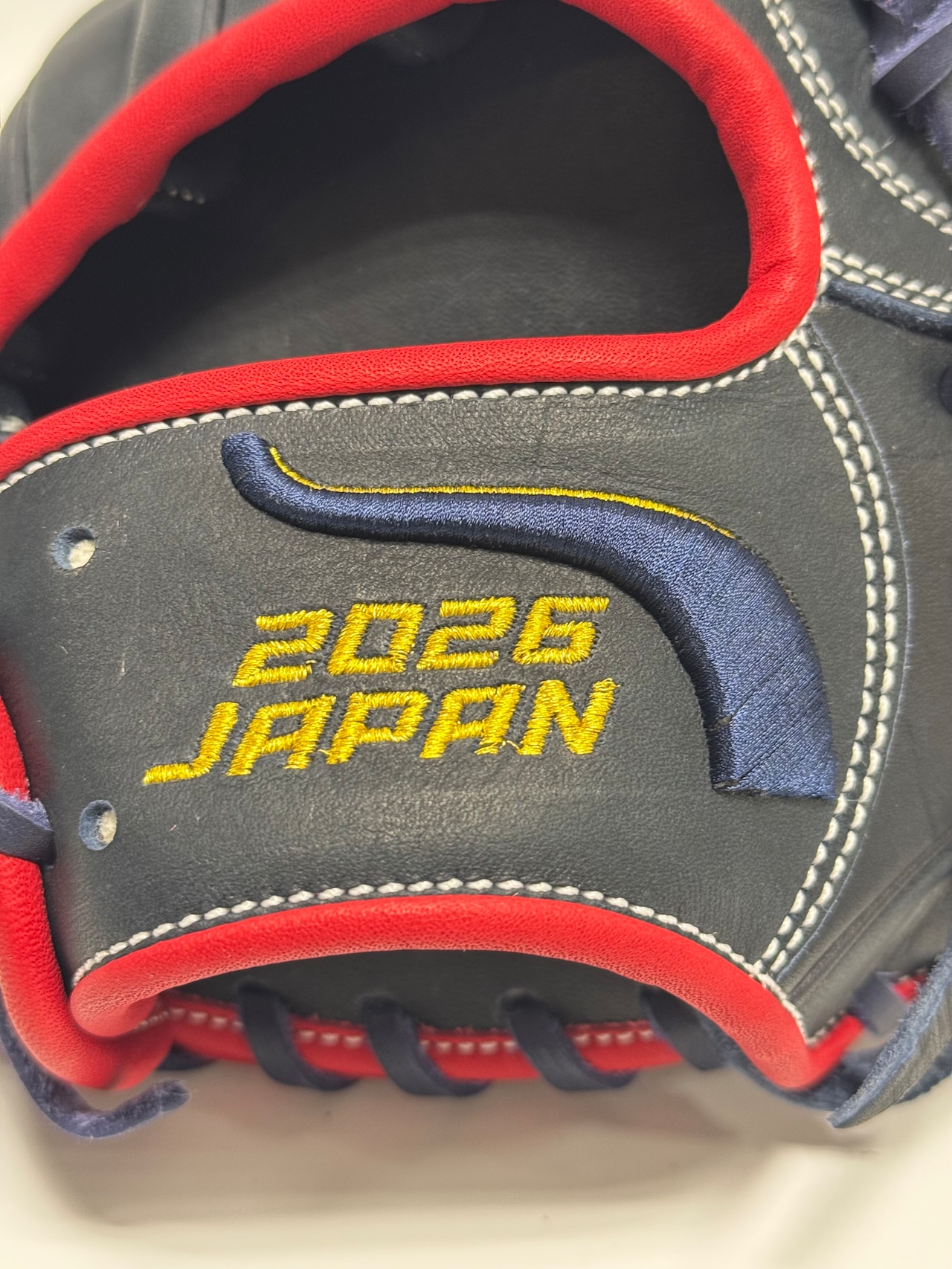 KUBOTA SLUGGERー久保田スラッガー 2026年侍JAPAN限定軟式グラブ 右投げ用 24MS型 KSブラック×レッド 限定ラベル・画像9