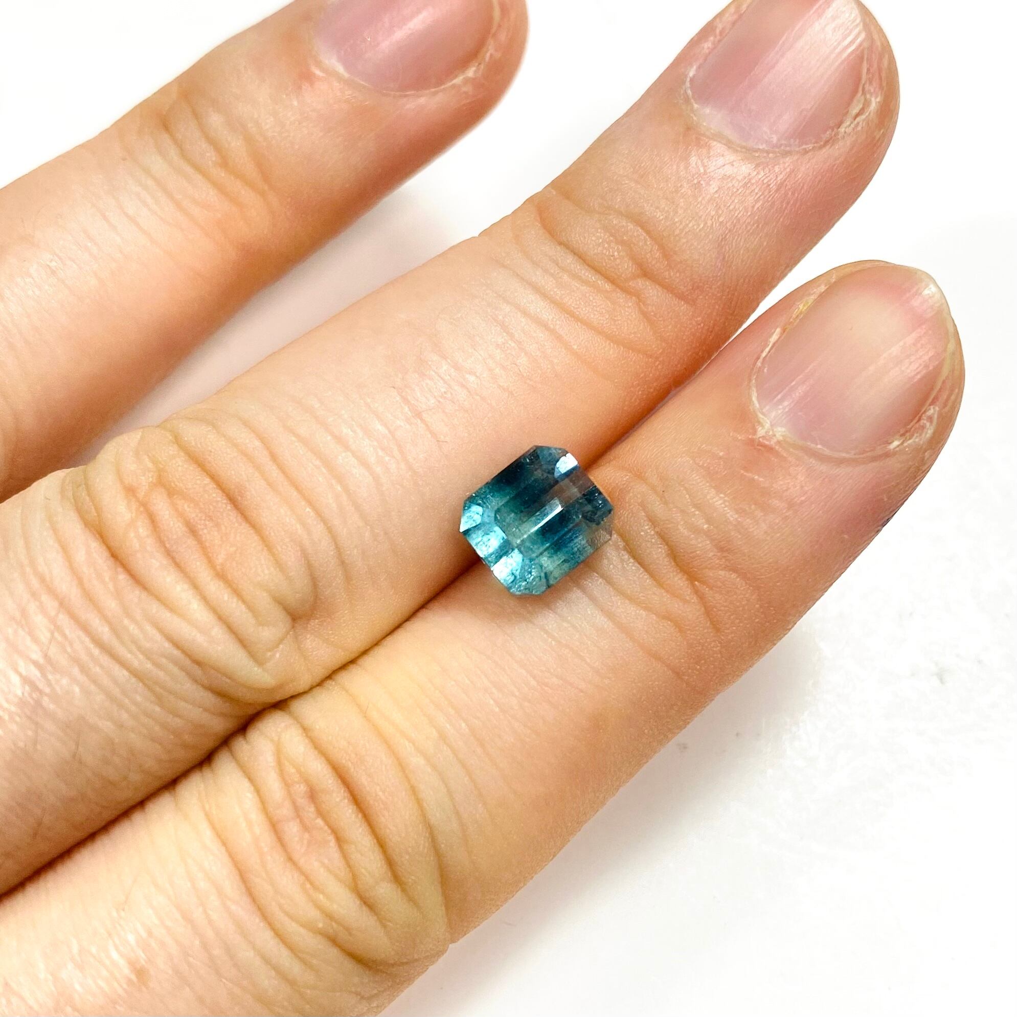 濃淡の個性豊かなトルマリン