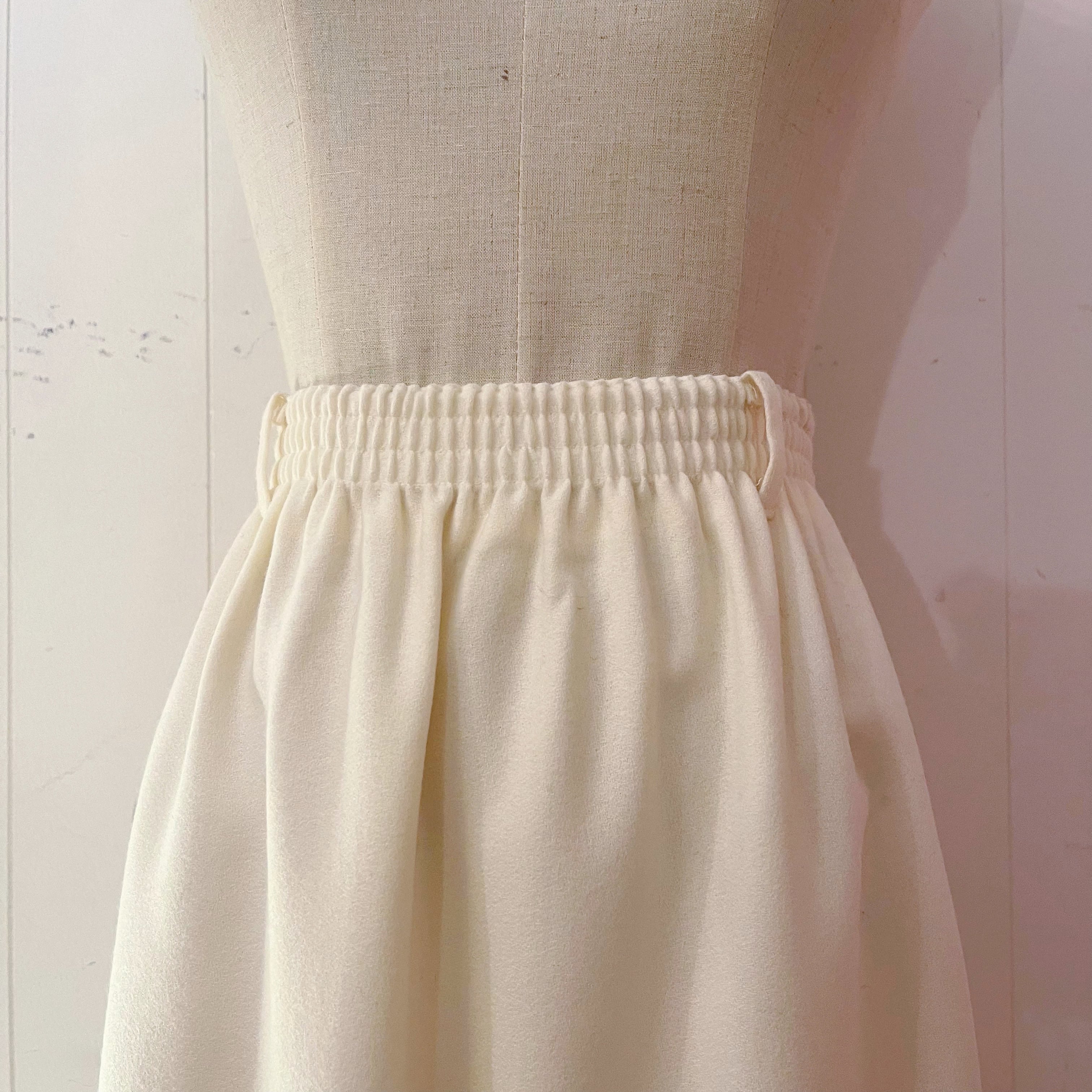 scallop pleats cream wool skirt