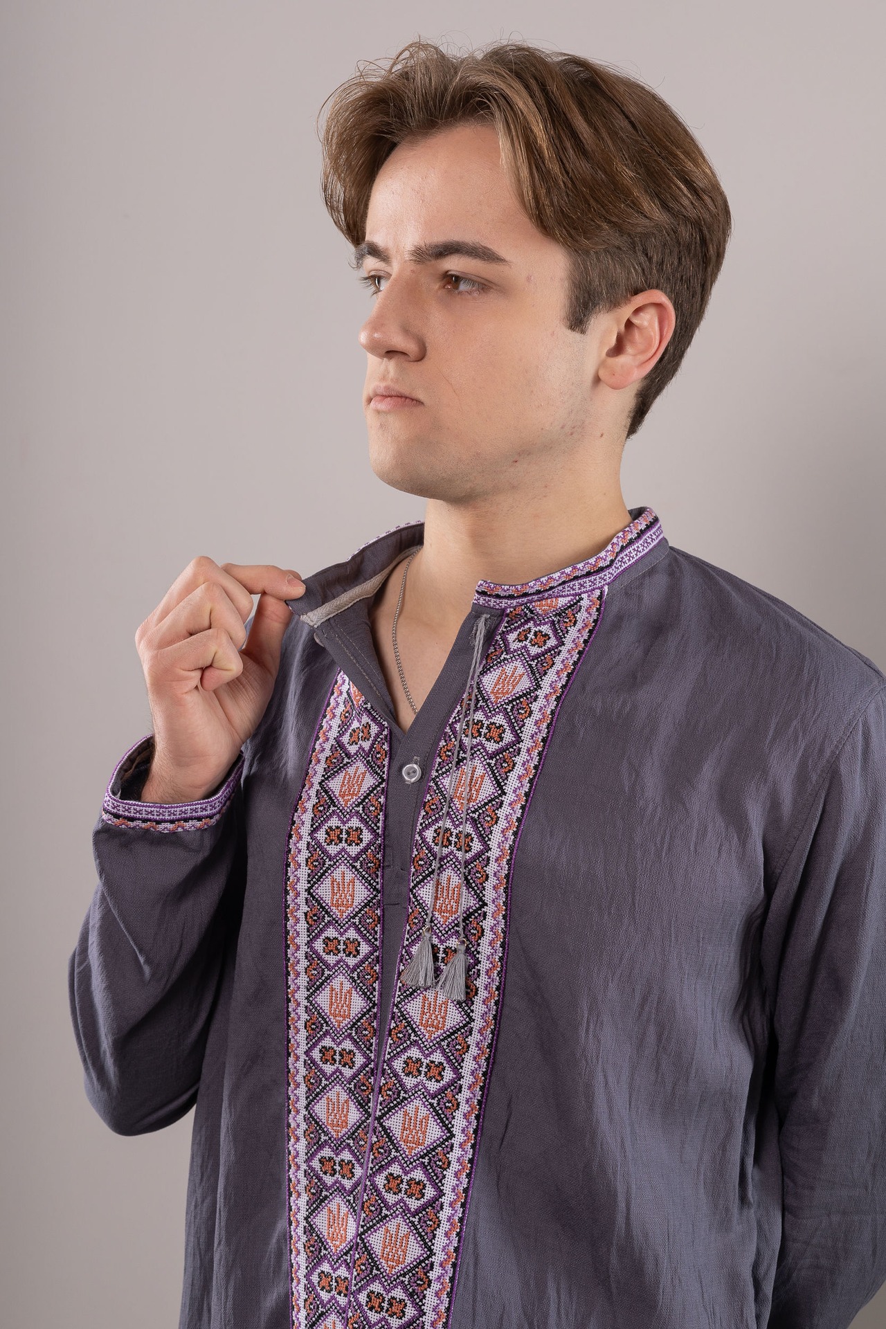 ウクライナ刺繍ヴィシヴァンカ（国章）クロスステッチ手刺繍　XLサイズ　メンズ - 2