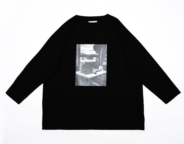 Skateboard  T   adult F, bigF   /   White