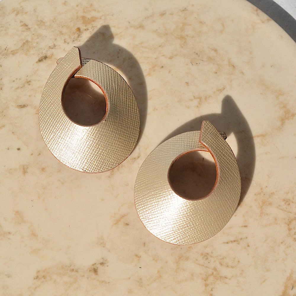 leather pierce/earring 《Goat Connect》3colors | TO DAY'S BOUTIQUE