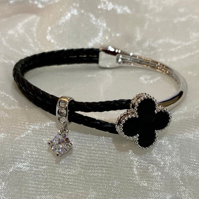 クローバーモチーフブレスレット