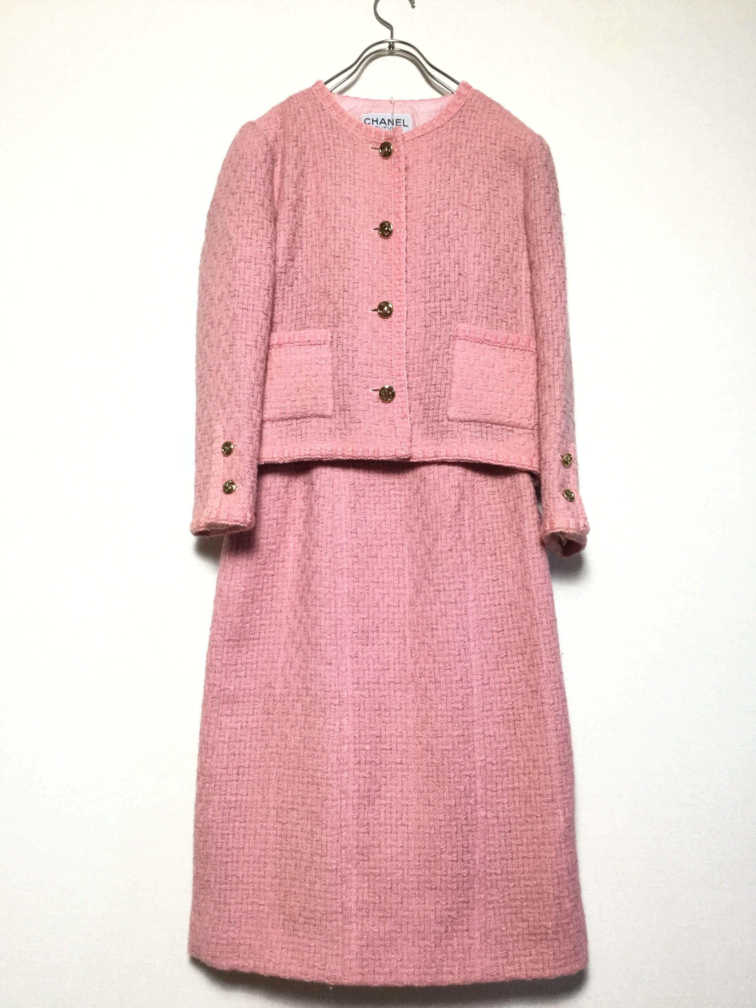 CHANEL ピンク ツイード ノーカラージャケット CHANEL ツイード セットアップ ノーカラージャケット ピンク | MIKOTONORI.