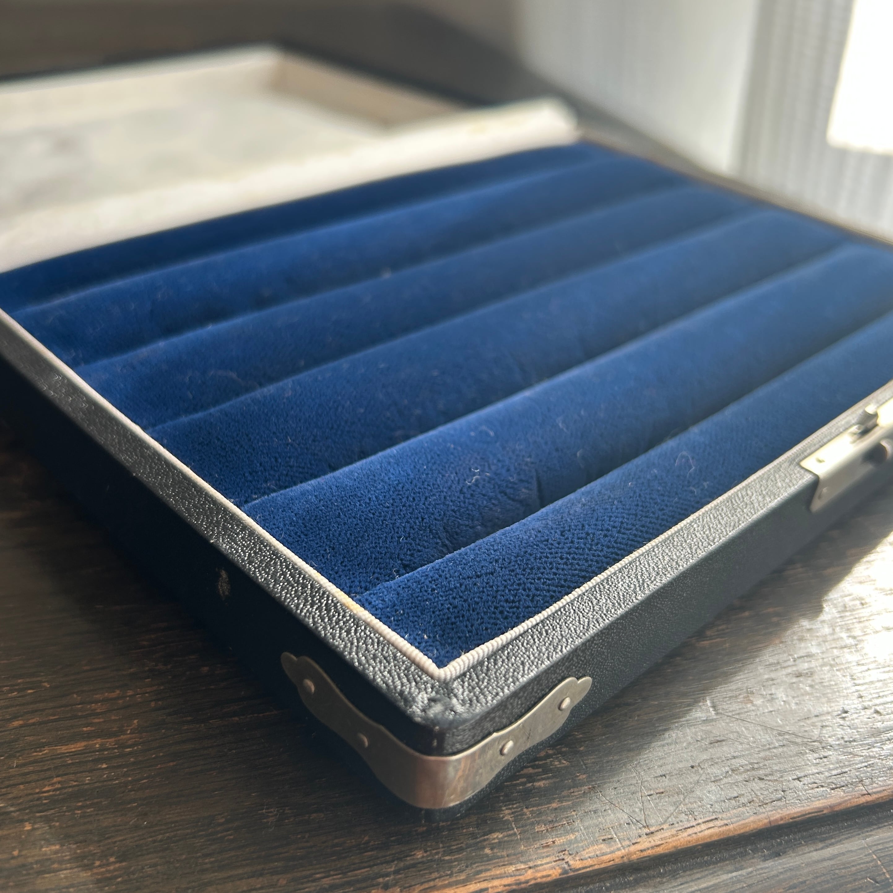 ヴィンテージ　リングコレクションケースD 浅型中、太めリング用