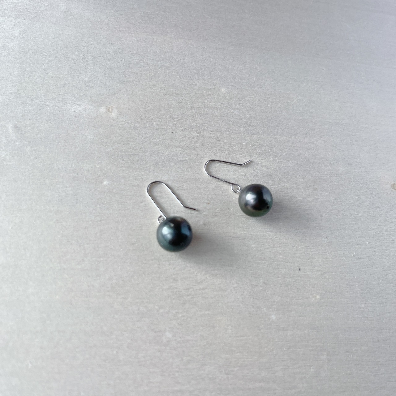 黒蝶真珠ピアス | azu jewelry