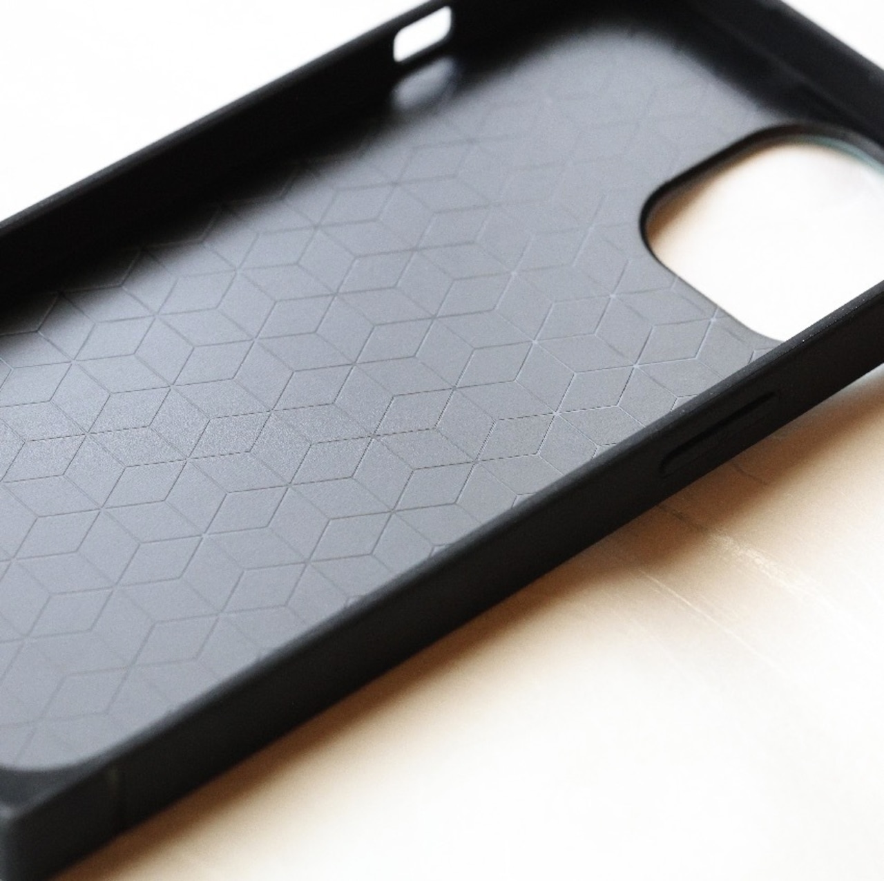 【iPhone15/OUTLET】乱咲 - 和風 四角型 強化ガラスiPhoneケース