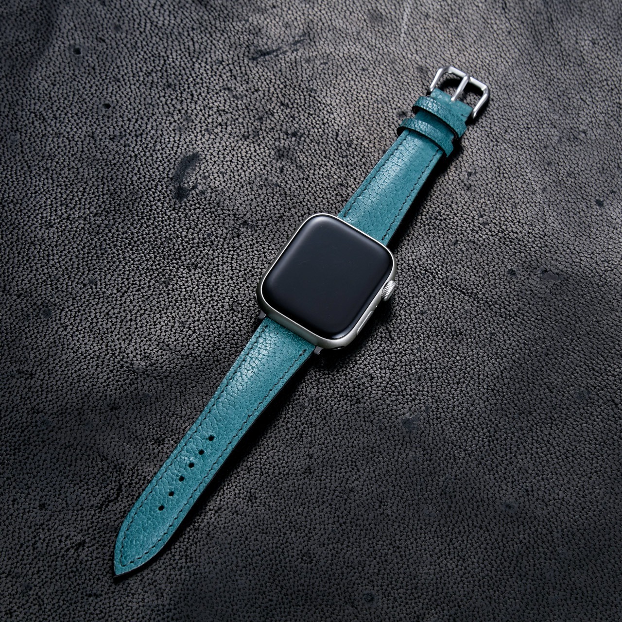 【閲覧用】ツキノワグマ革で仕立てるApple Watchバンド