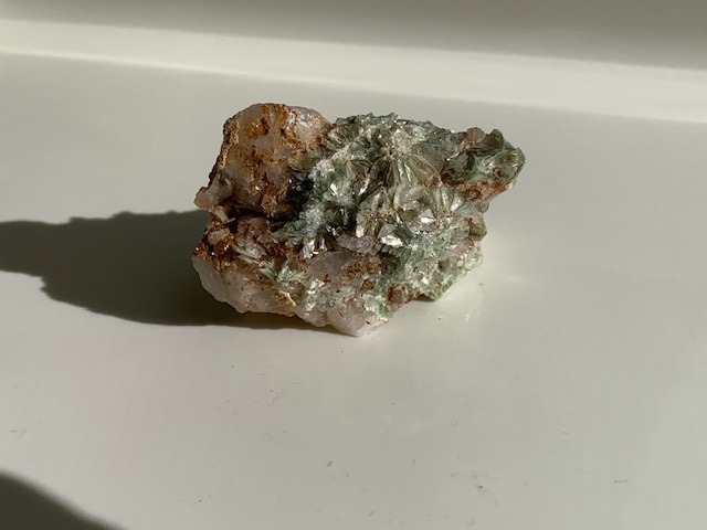 雲母を伴う蛍石　Fluorite with Muscovite 産地:アメリカ