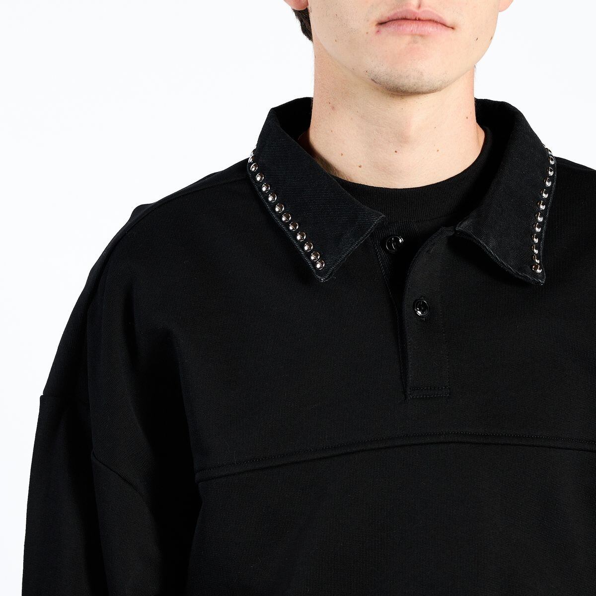 PLEASURES 関税込 トゥイーク スタッズ ポロ スウェットシャツ PLEASURES/プレジャーズ】TWEAK STUDDED POLO SWEATSHIRT ポロ