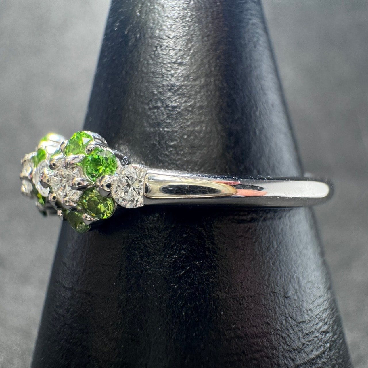 Pt950 0.34ct デマントイドガーネット デザインリング | カオキ | 日本