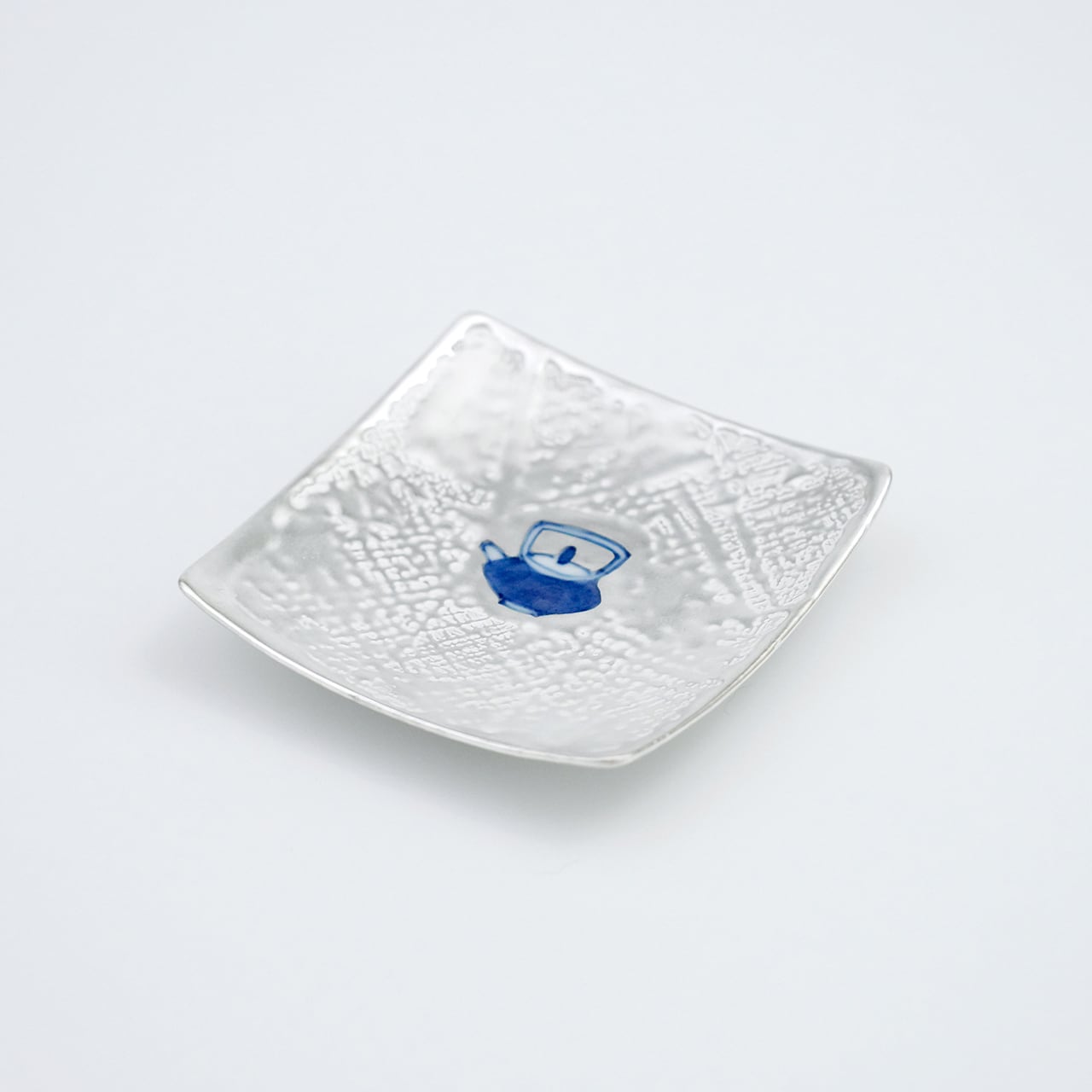 銀彩染付 鉄瓶 9cm角小皿 | 福珠窯ファクトリーショップ