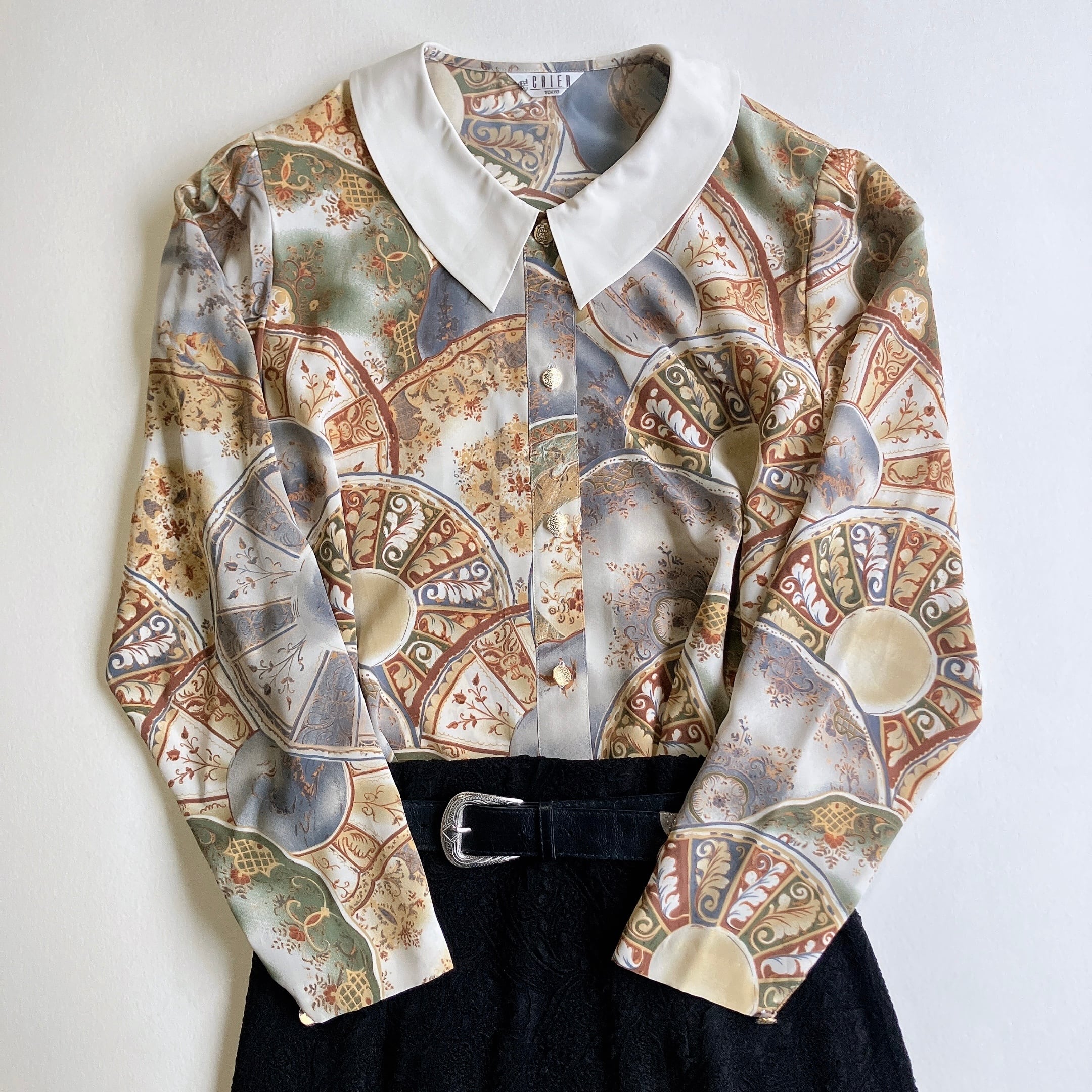 ヴィンテージ レトロ古着 総柄シャツブラウス 金ボタン ハートチャーム VINTAGE - ヴィンテージ レトロ古着 総柄シャツブラウス 金ボタン