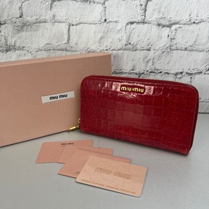MIU MIUミュウミュウ  長財布 レッド A-9818