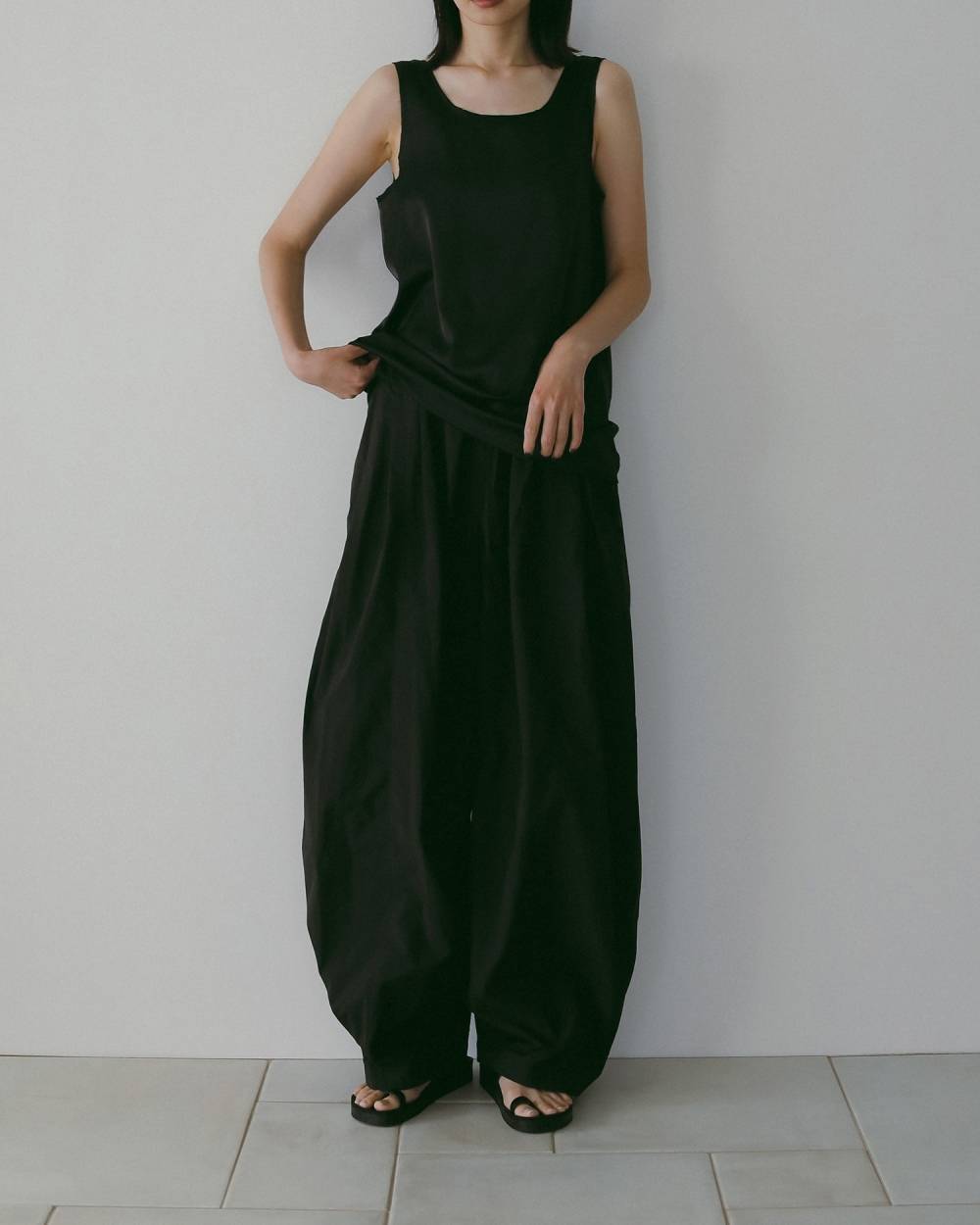 anuke(アンヌーク) Volumetuck Cocoon Pants | サウスオレンジ｜メンズ