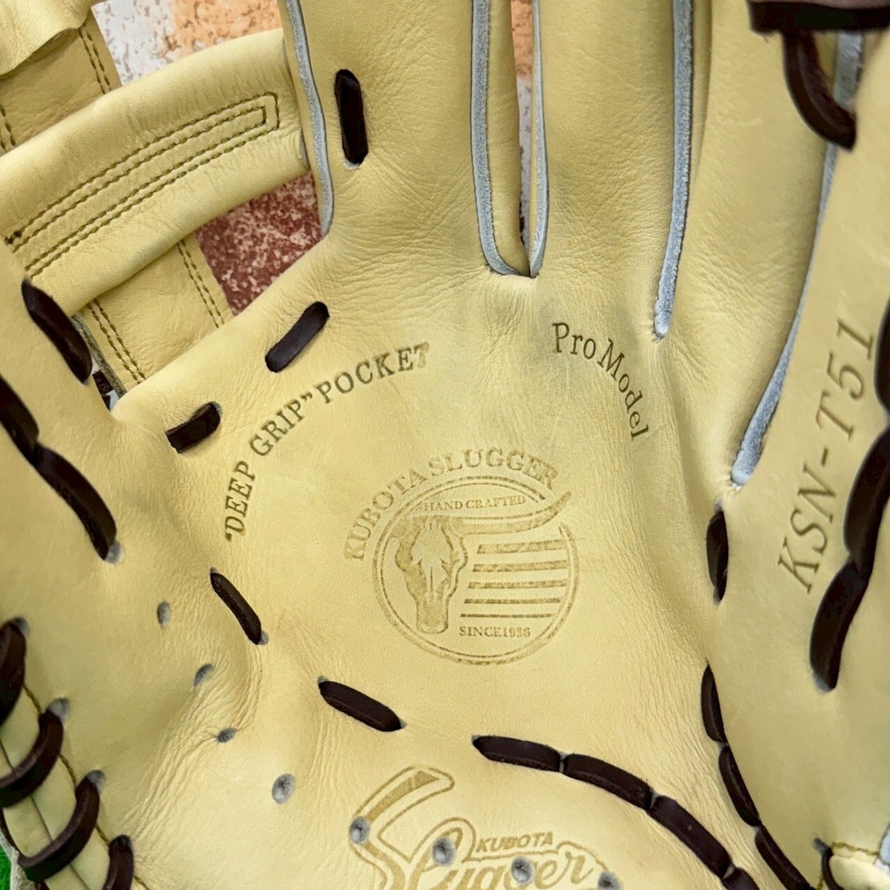 型付け済み】久保田スラッガー T51 軟式グラブ 内野手用 | バンダイ