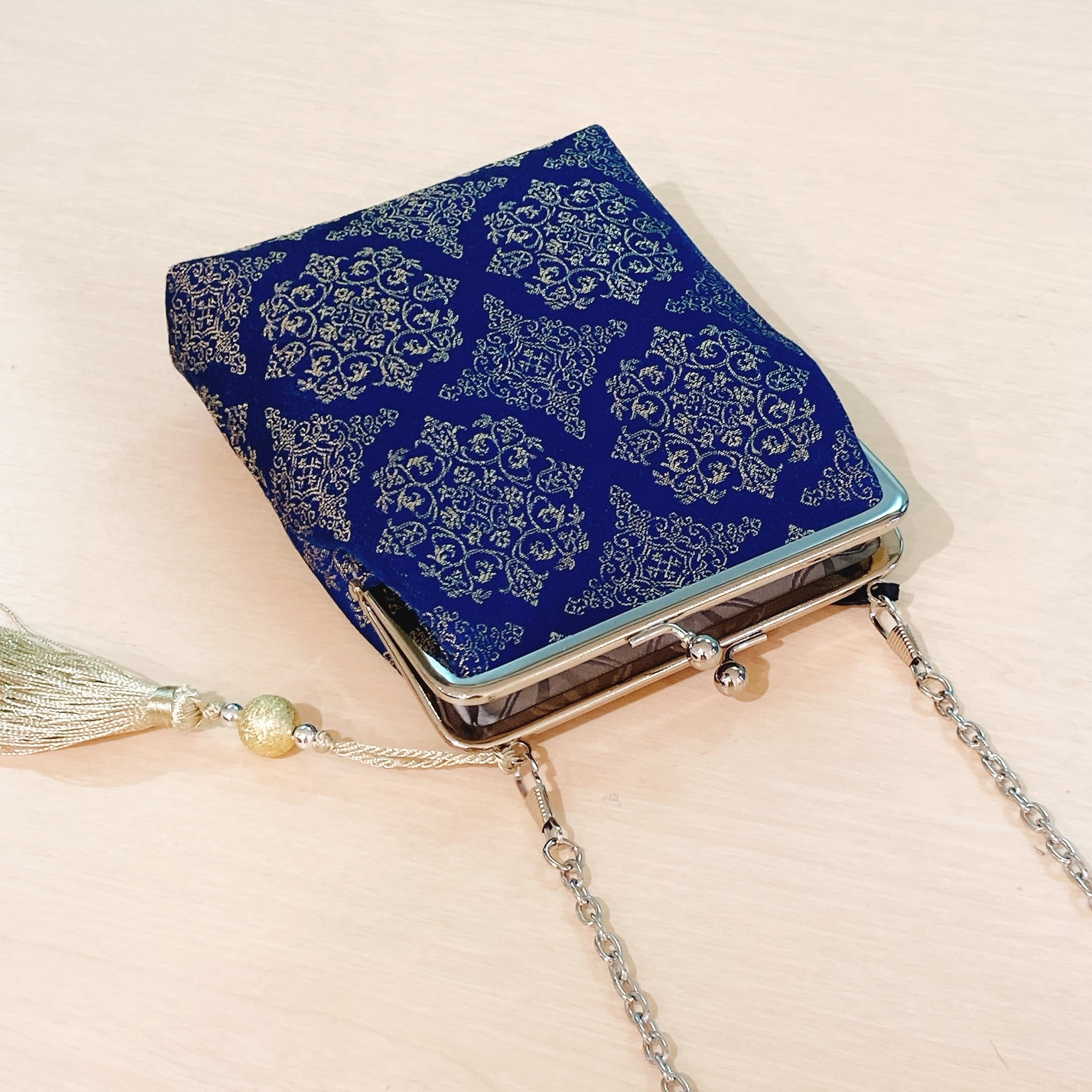 受注制作 がまぐちキモノショルダー 青地に金織柄 着物帯リメイク | 日